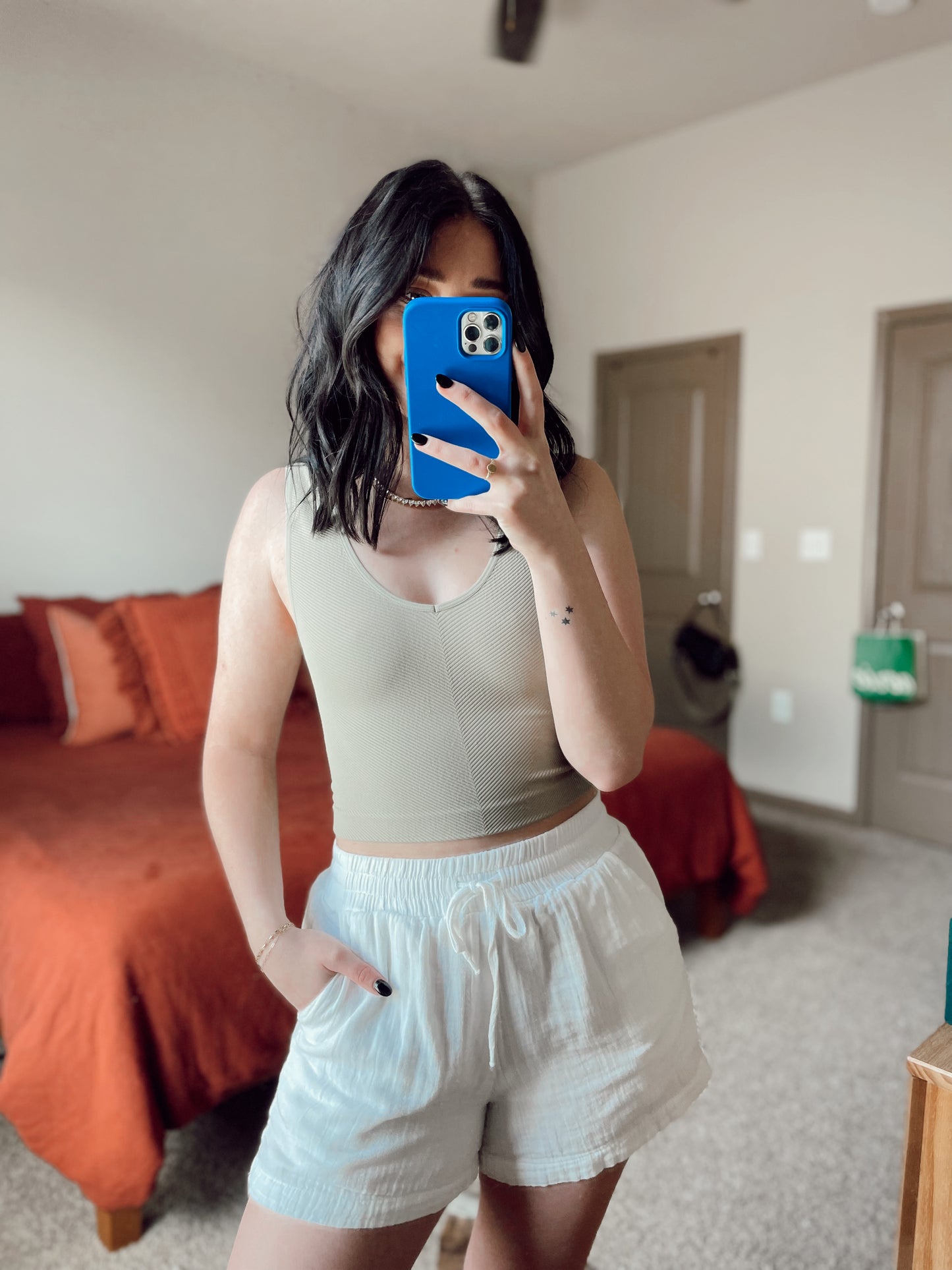 Chloe — Seamless Stretch Tank (Olive)