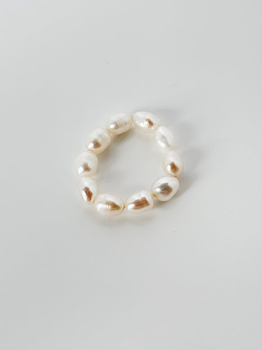 Mila Pearl Stretch Ring