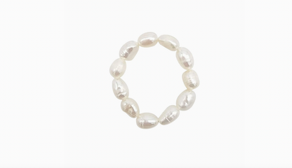 Mila Pearl Stretch Ring